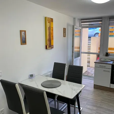Liget Vendeghaz Apartment