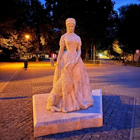 Liget Vendeghaz 아파트 케츨리